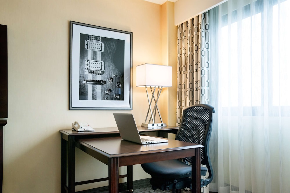 Nashville Airport Marriott 44/72