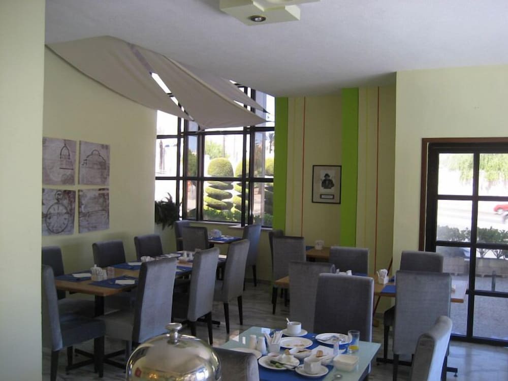 Crystal Suites 16/25