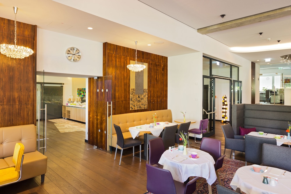 AT THE PARK HOTEL 44/76
