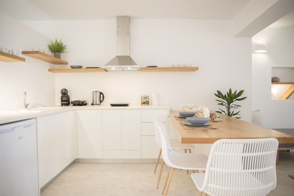 Valery Suites 40/54