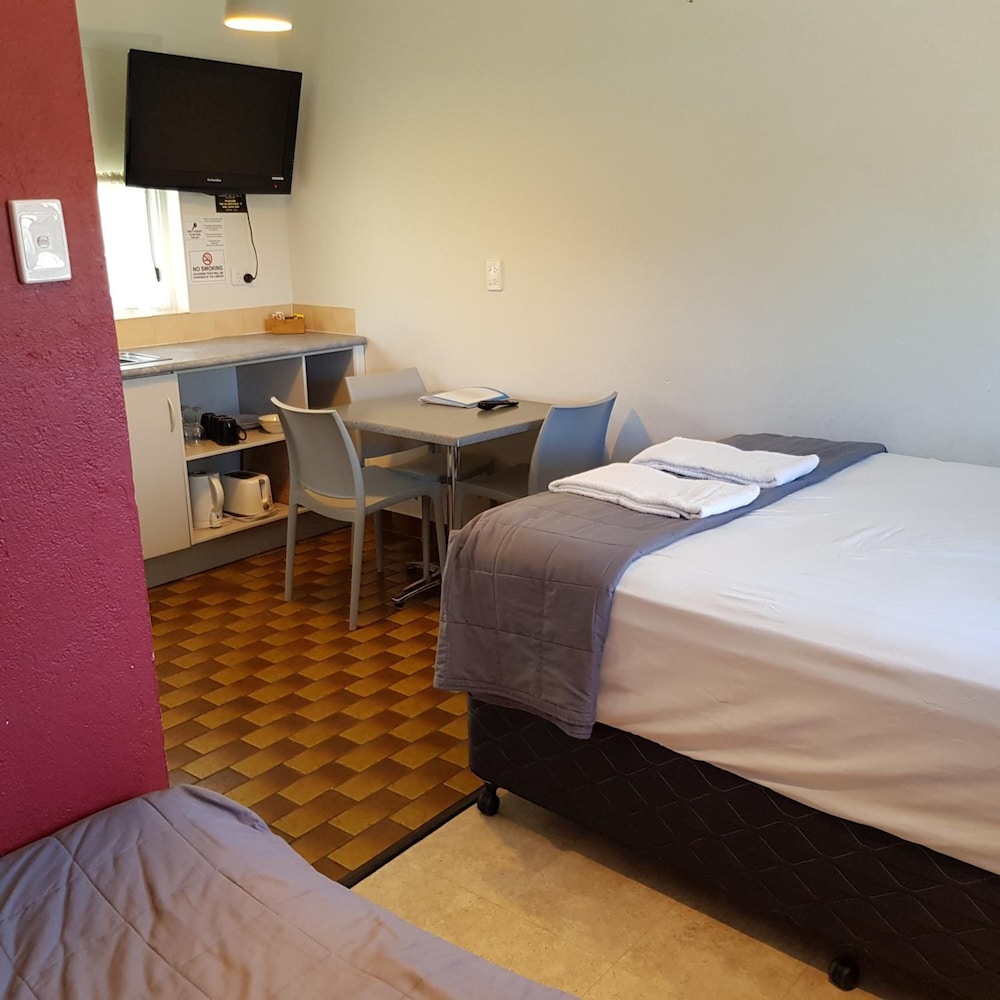 Motel Lodge 22/53