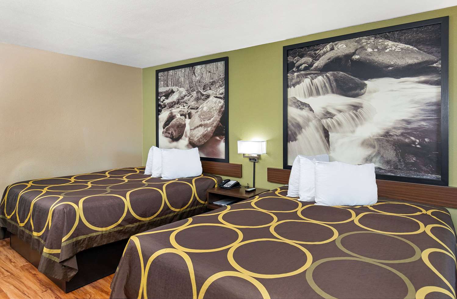 Super 8 By Wyndham Kingsport 12/25