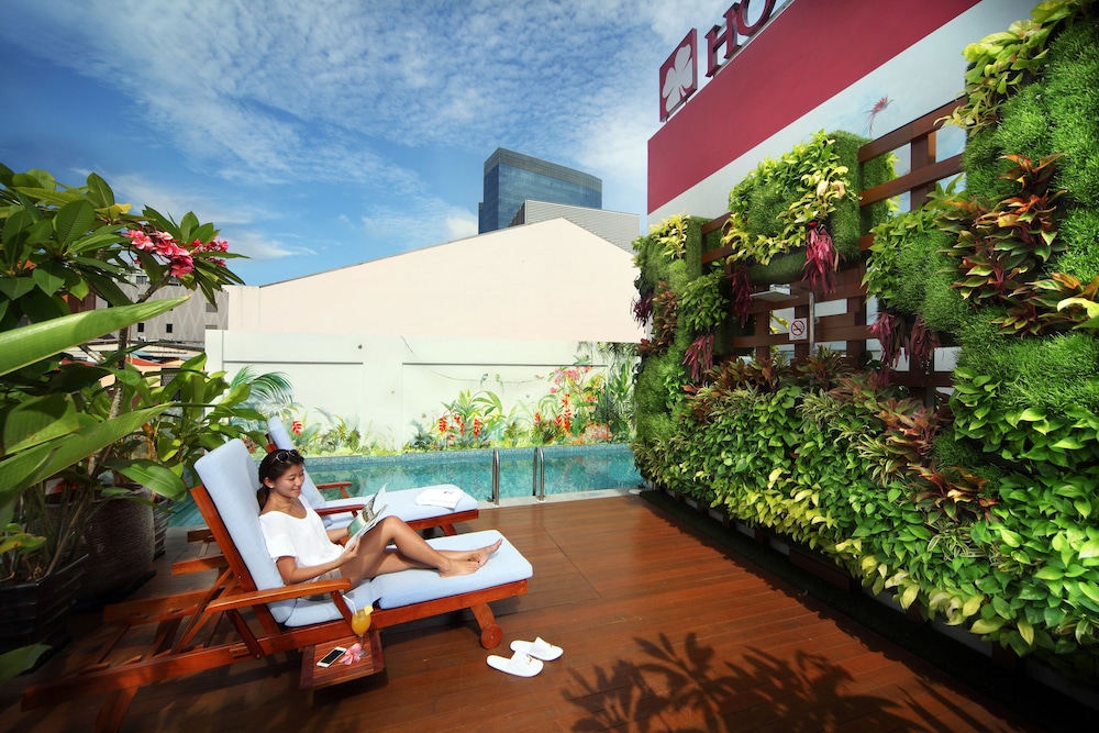 HOTEL CLOVER 5 HONGKONG STREET 32/37