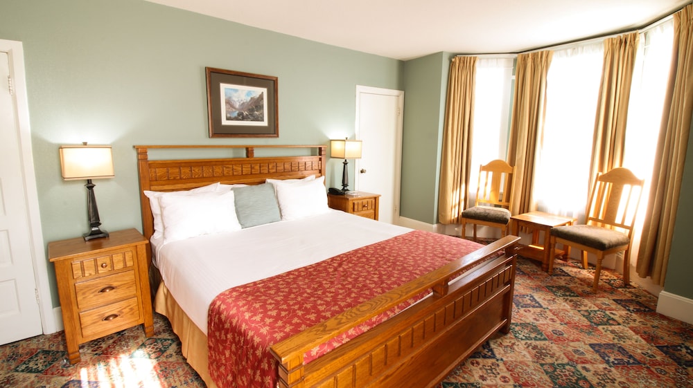 James Bay Inn Hotel Suites Cottage 19/74