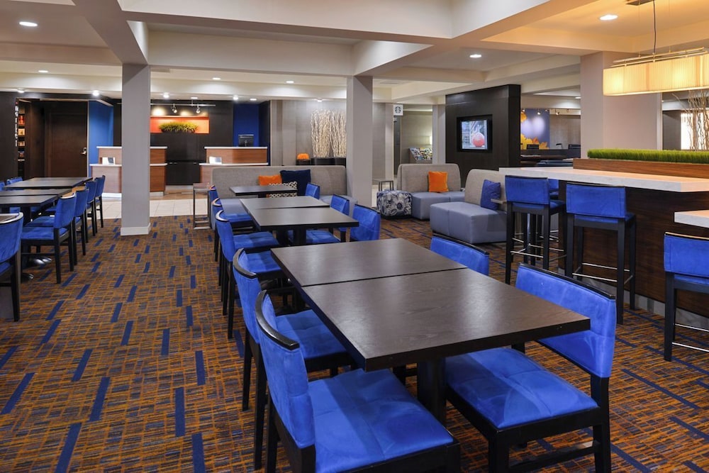 Country Inn & Suites by Radisson, Brown Deer - Milwaukee North 54/65