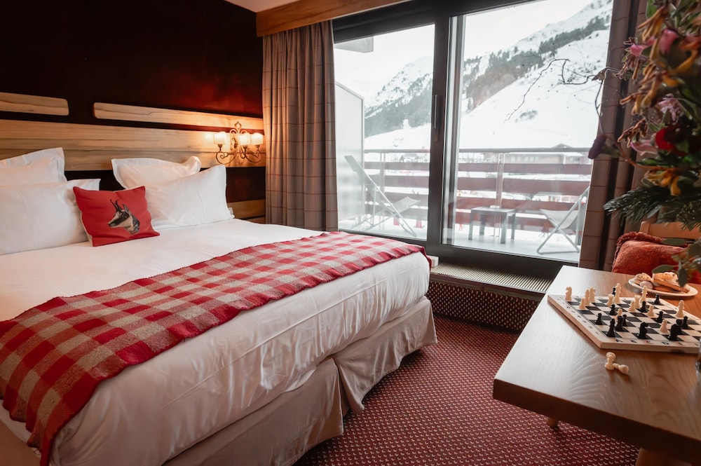 Room, Double Bed, Slope View