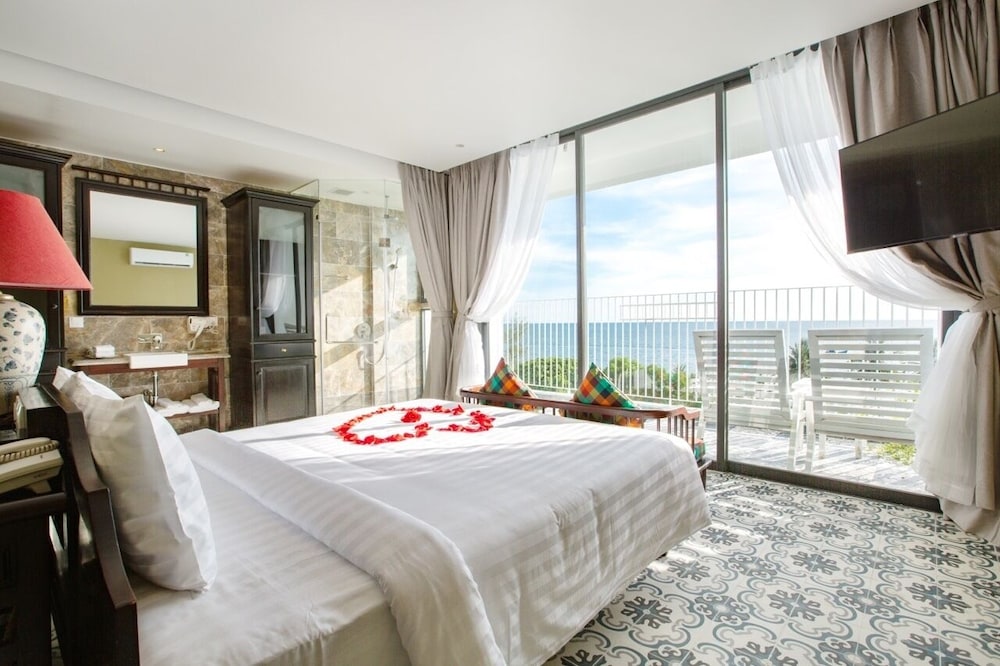 GRAND, SUITE, BALCONY, KITCHEN
