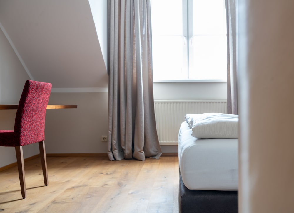 eee hotel Perg 24/43