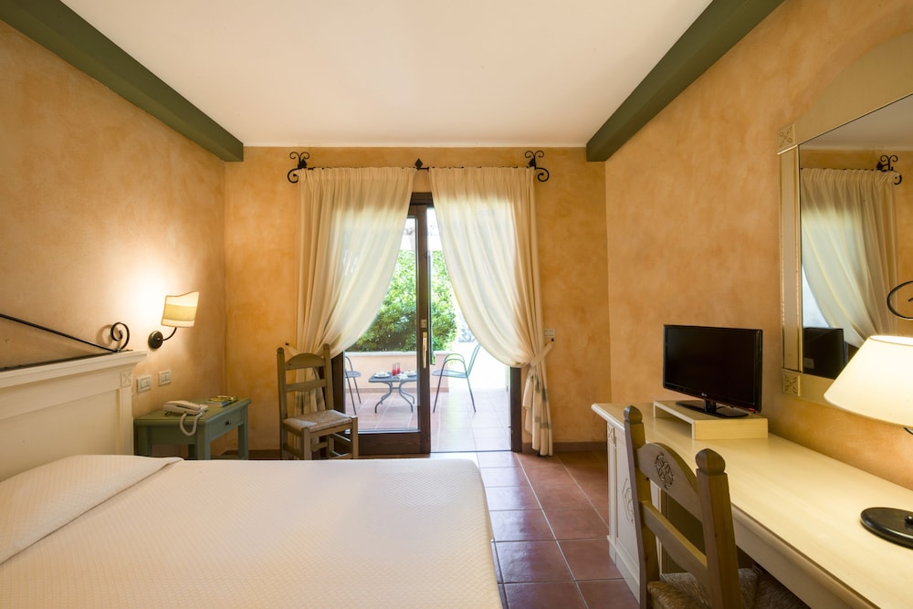 Lantana Resort Hotel and Apartments 21/68