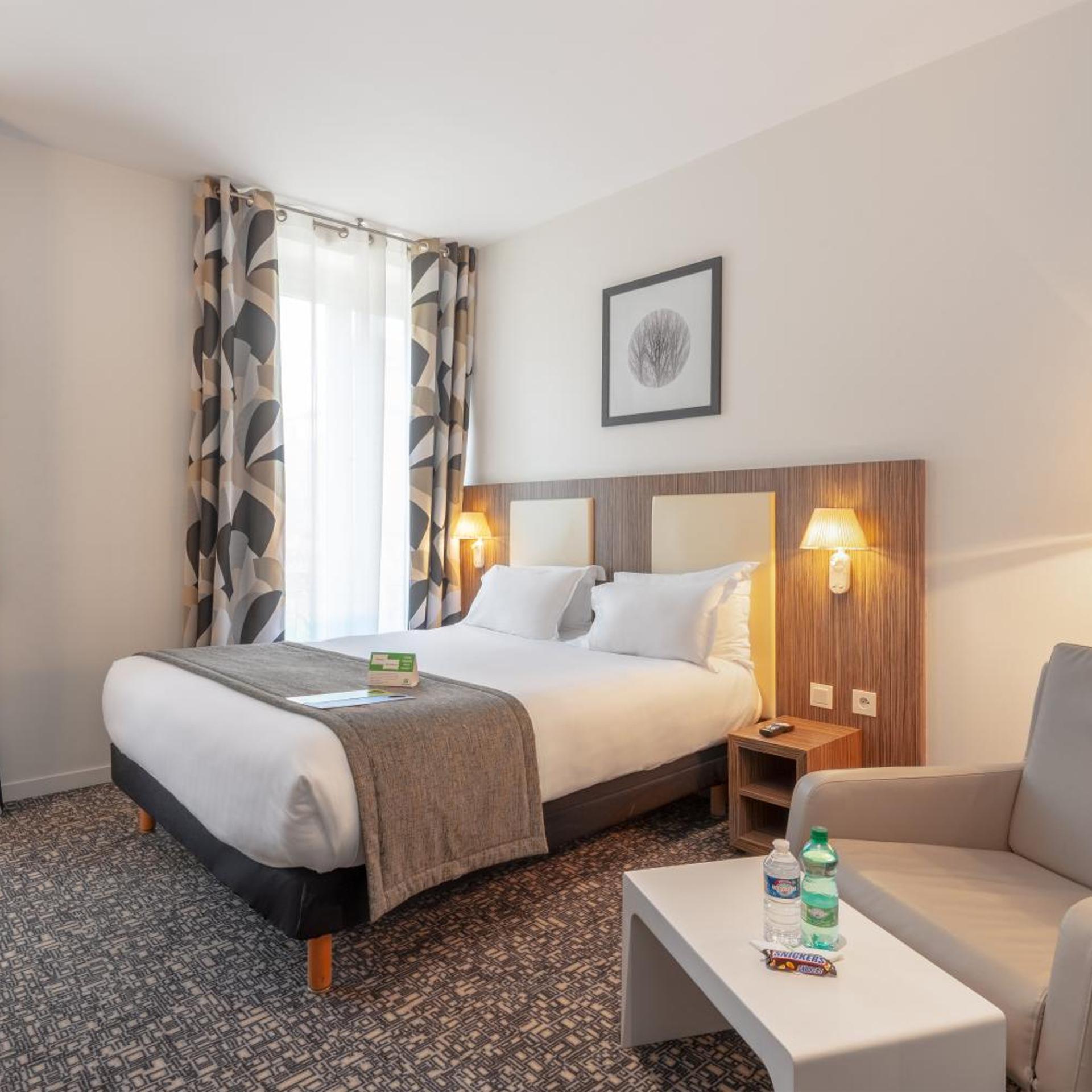 Suite, King Bed, Queen Bed