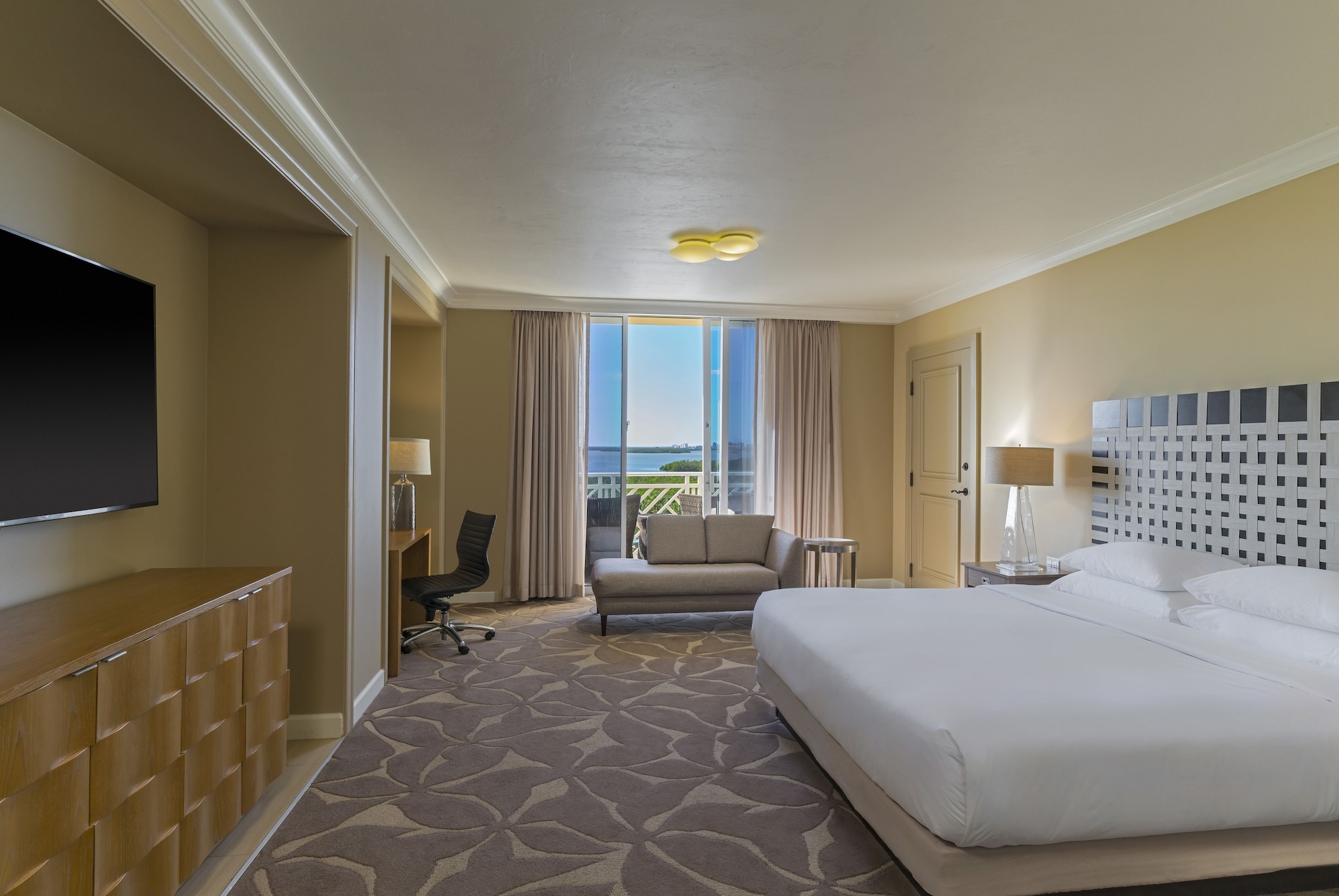 1 Bedroom, Suite, King Bed, Bay View, Sofa, Balcony