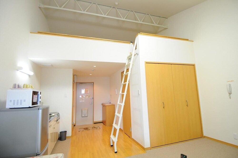 Bk Hotel & Weekly 13/34