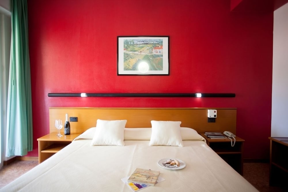 HOTEL PACE 24/65