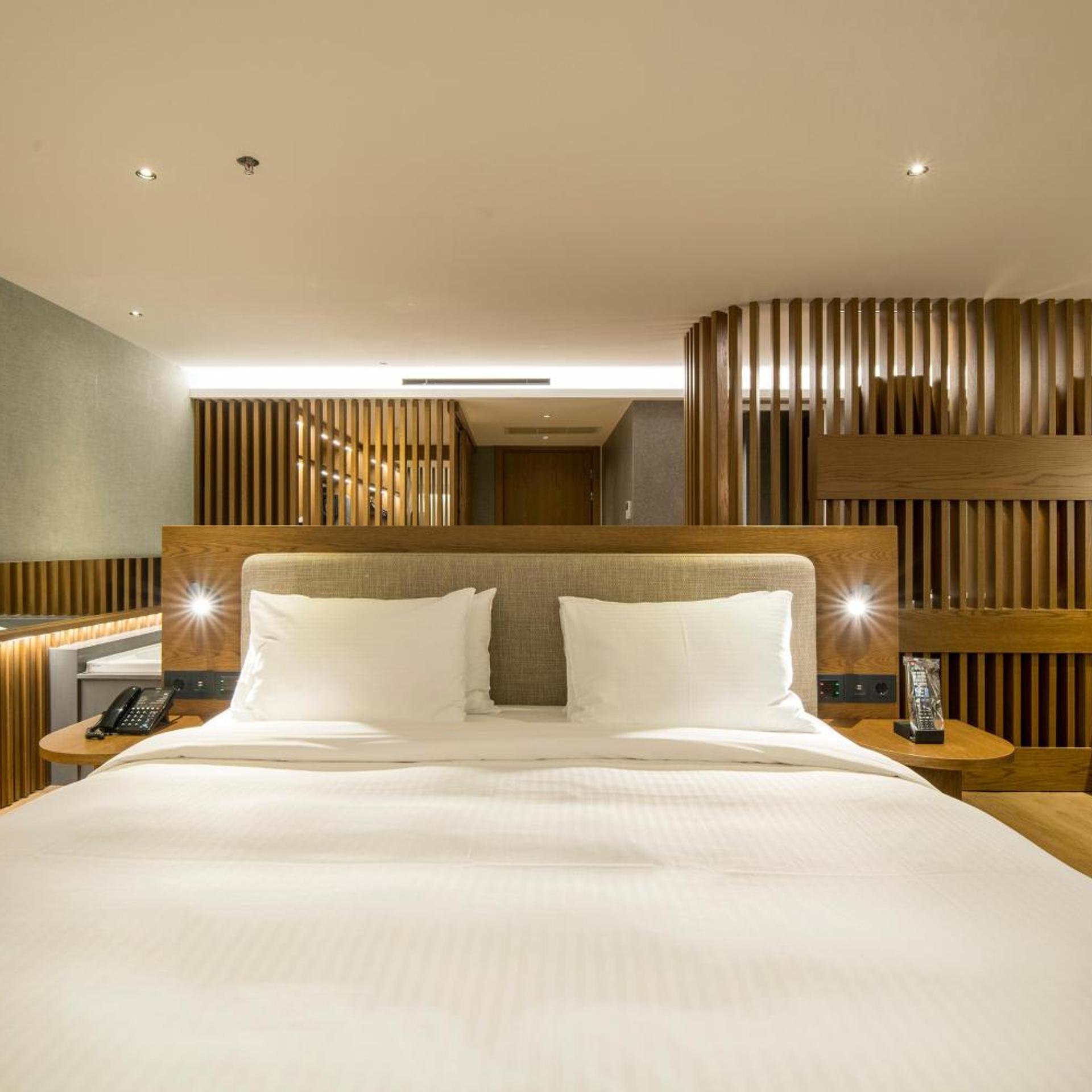 Dazzling, Junior Suite, Outdoor Jetted Tub