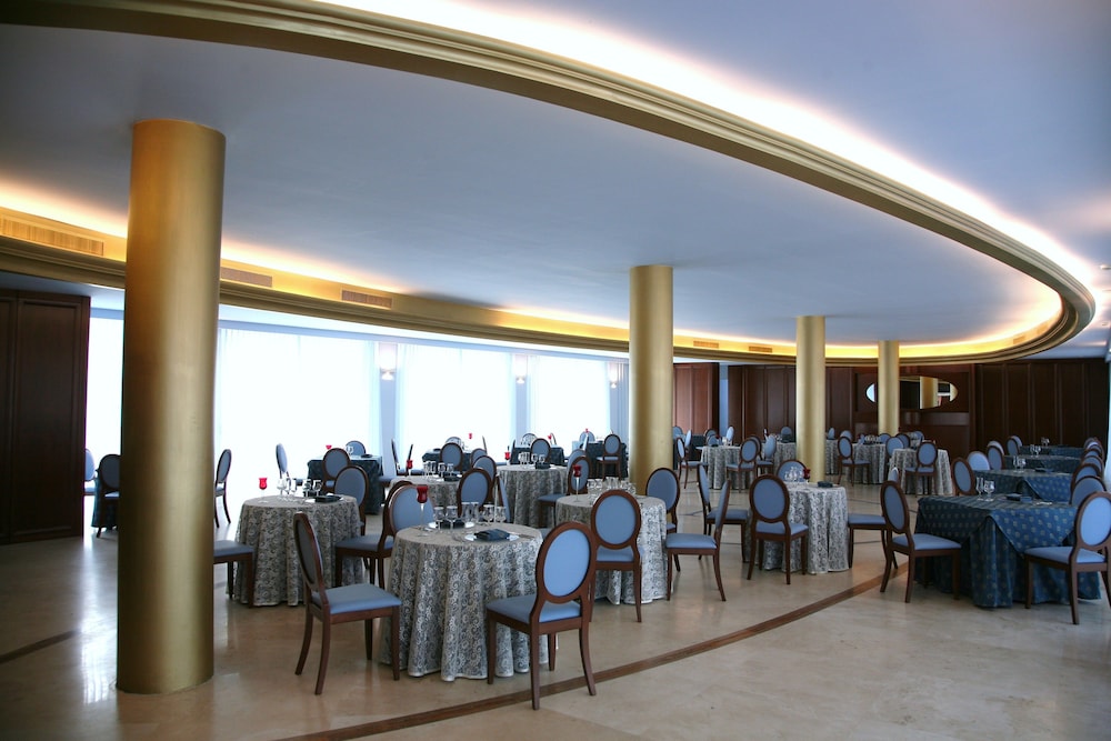 Hotel Royal 18/25