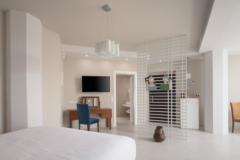 Macaris Suites And Spa 36/66