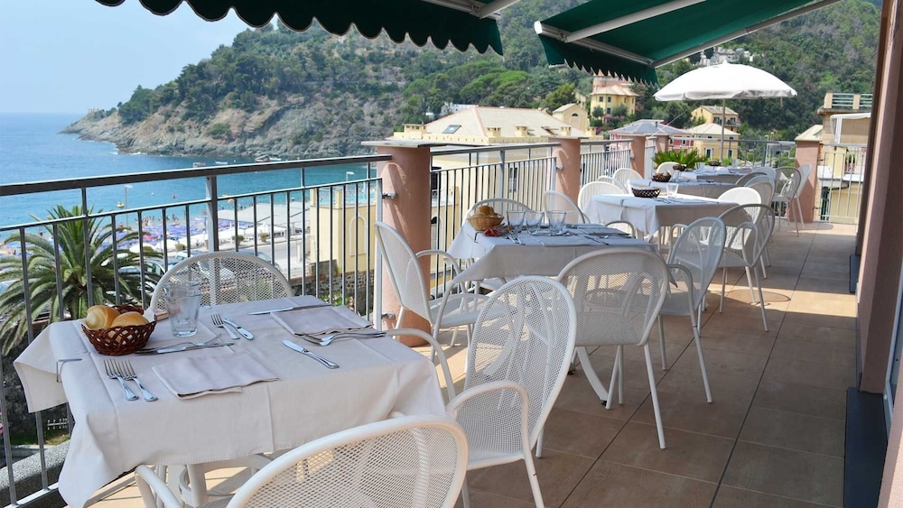Hotel delle Rose 54/72