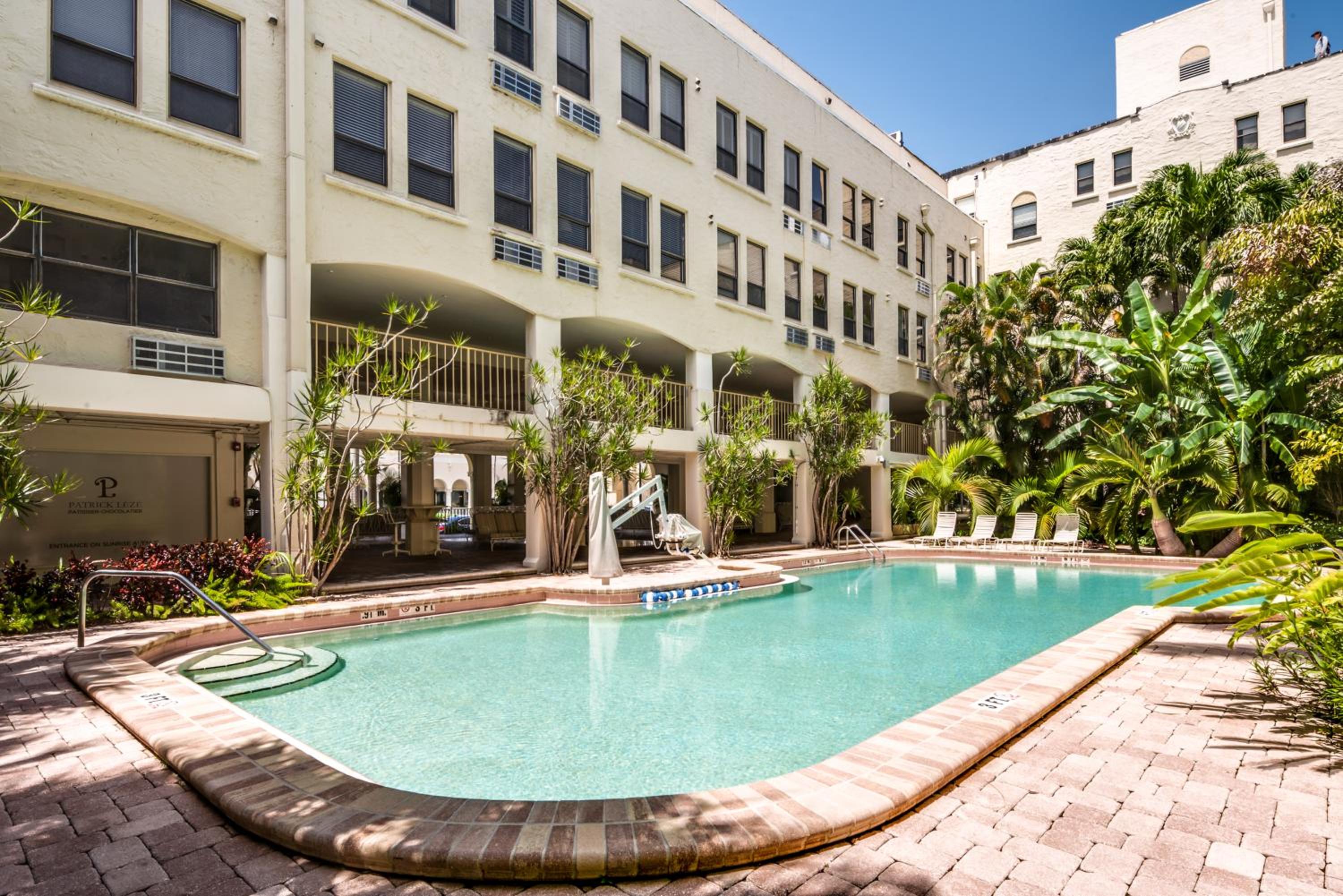 The Palm Beach Hotel 10/51