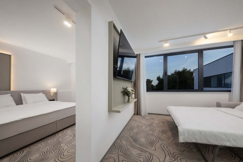SeeSea Hotel 32/65