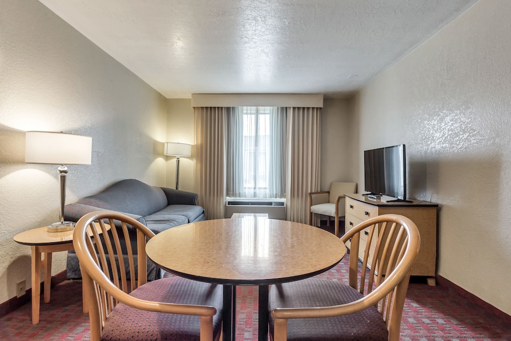 Clarion Inn Salt Lake City Airport 43/63