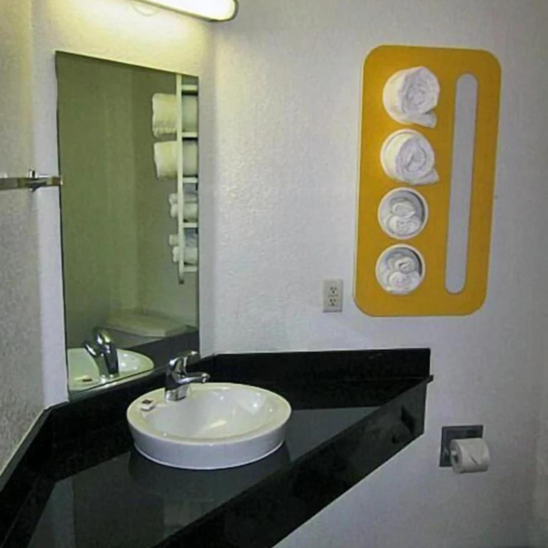 Room, Queen Bed, Accessible, Motel6 McKinney, TX - North 5/5