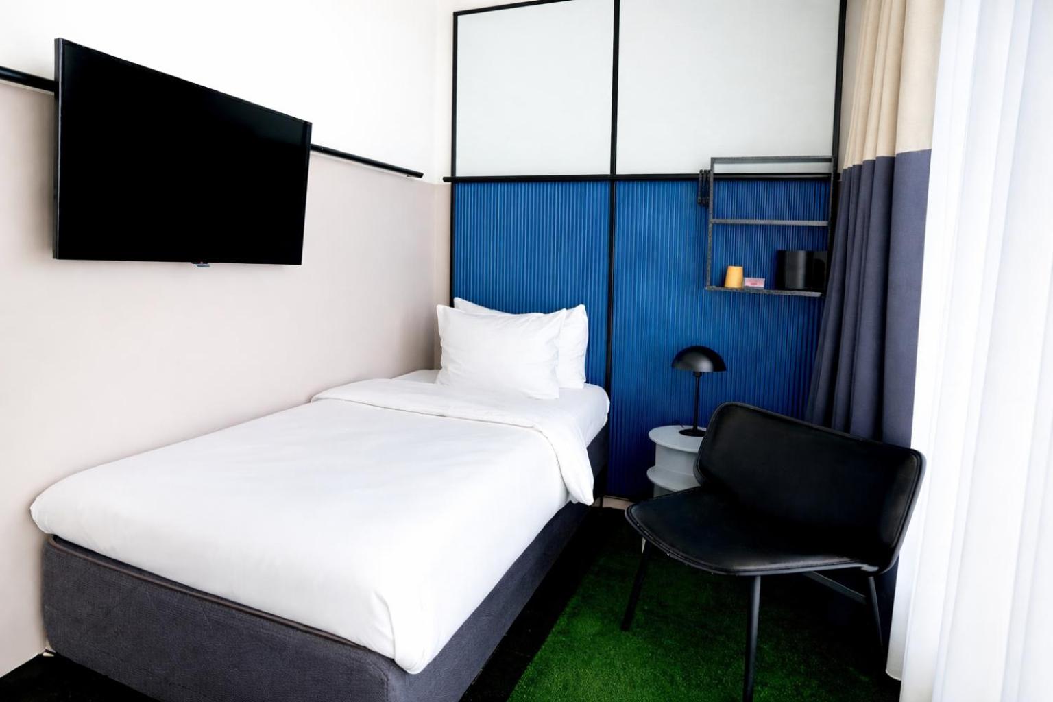 Room, Single