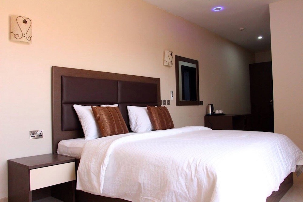 O-Jays Guest House 6/22