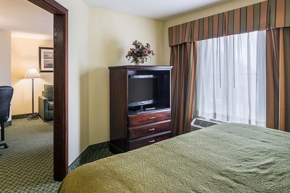 Quality Inn & Suites Harvey - Chicago Southland 16/34
