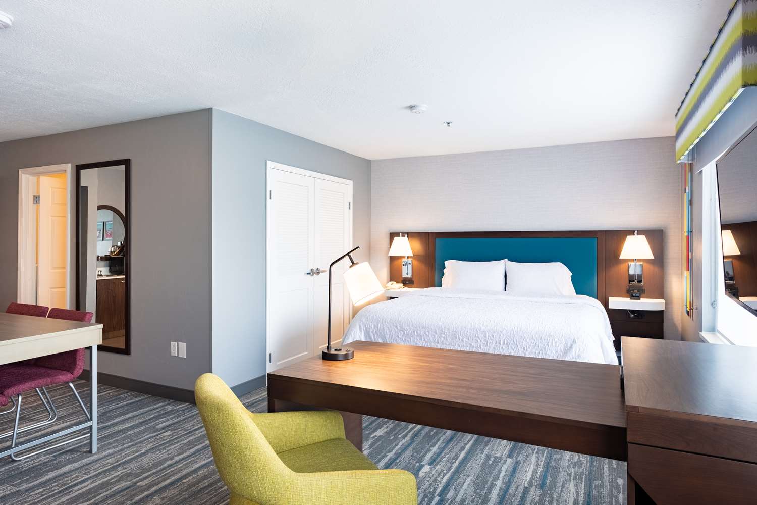 Suite, King Bed, Sofa