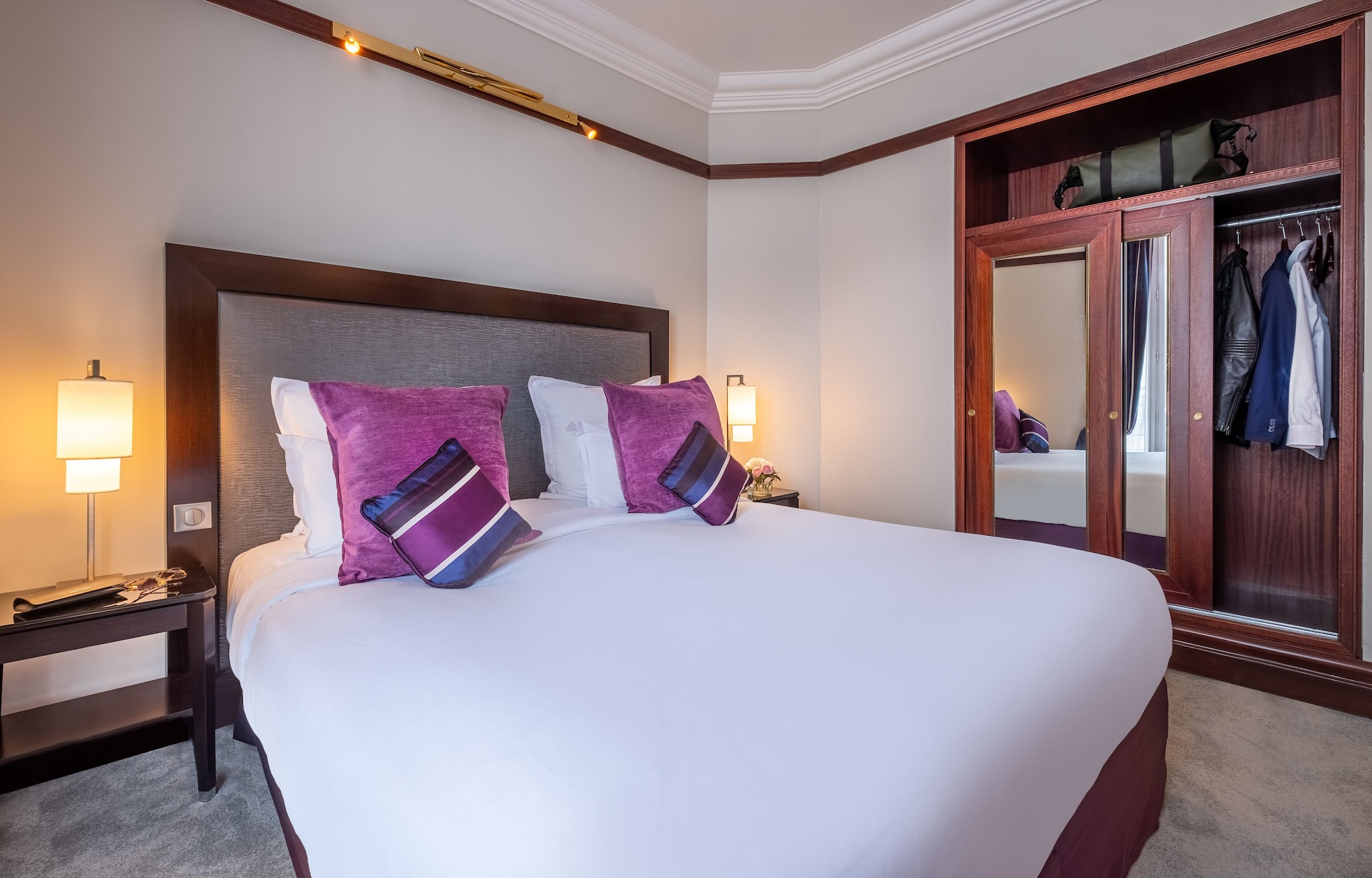 JUNIOR SUITE, EIFFEL VIEW