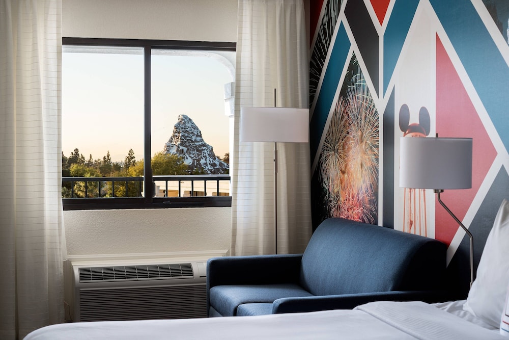 غرفة بسرير كينج مع أريكة لذوي الإعاقة، Fairfield Inn By Marriott Anaheim Resort 5/9