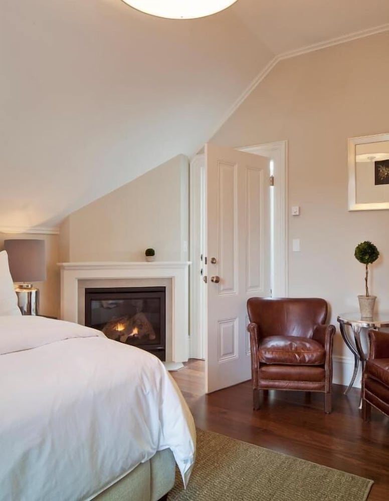 Blue, Guest Room, King Bed
