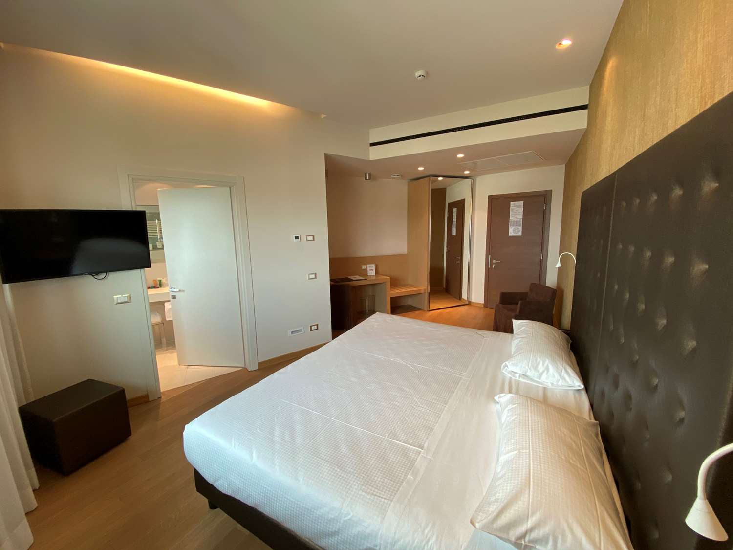Super, King Bed
