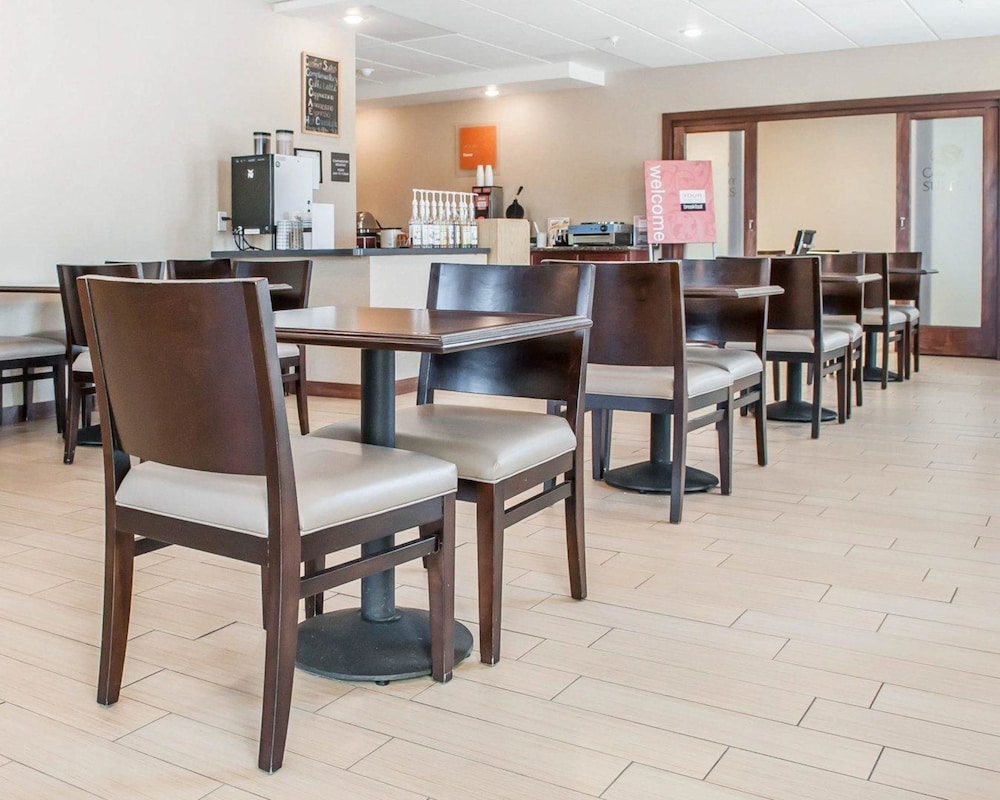Comfort Suites Farmington 30/43