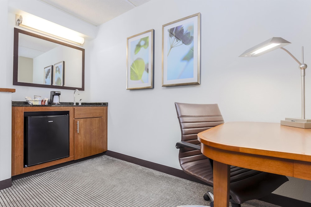 Hyatt Place Fort Worth/Hurst 70/78