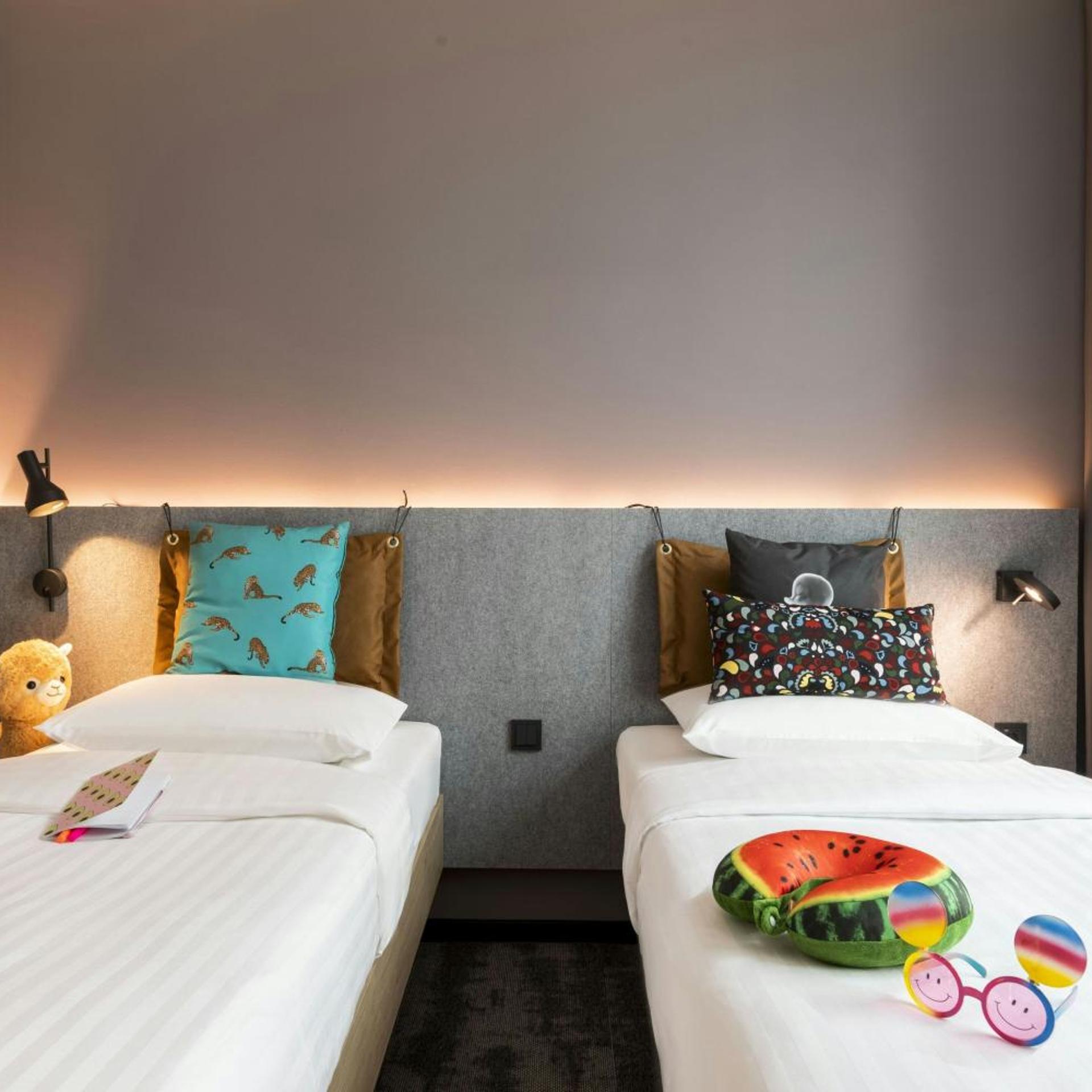 Moxy, Twin Beds