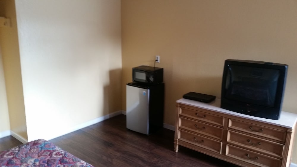 Economy Inn Antioch 15/24