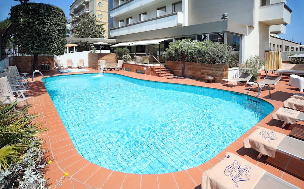 National Hotel 3/68