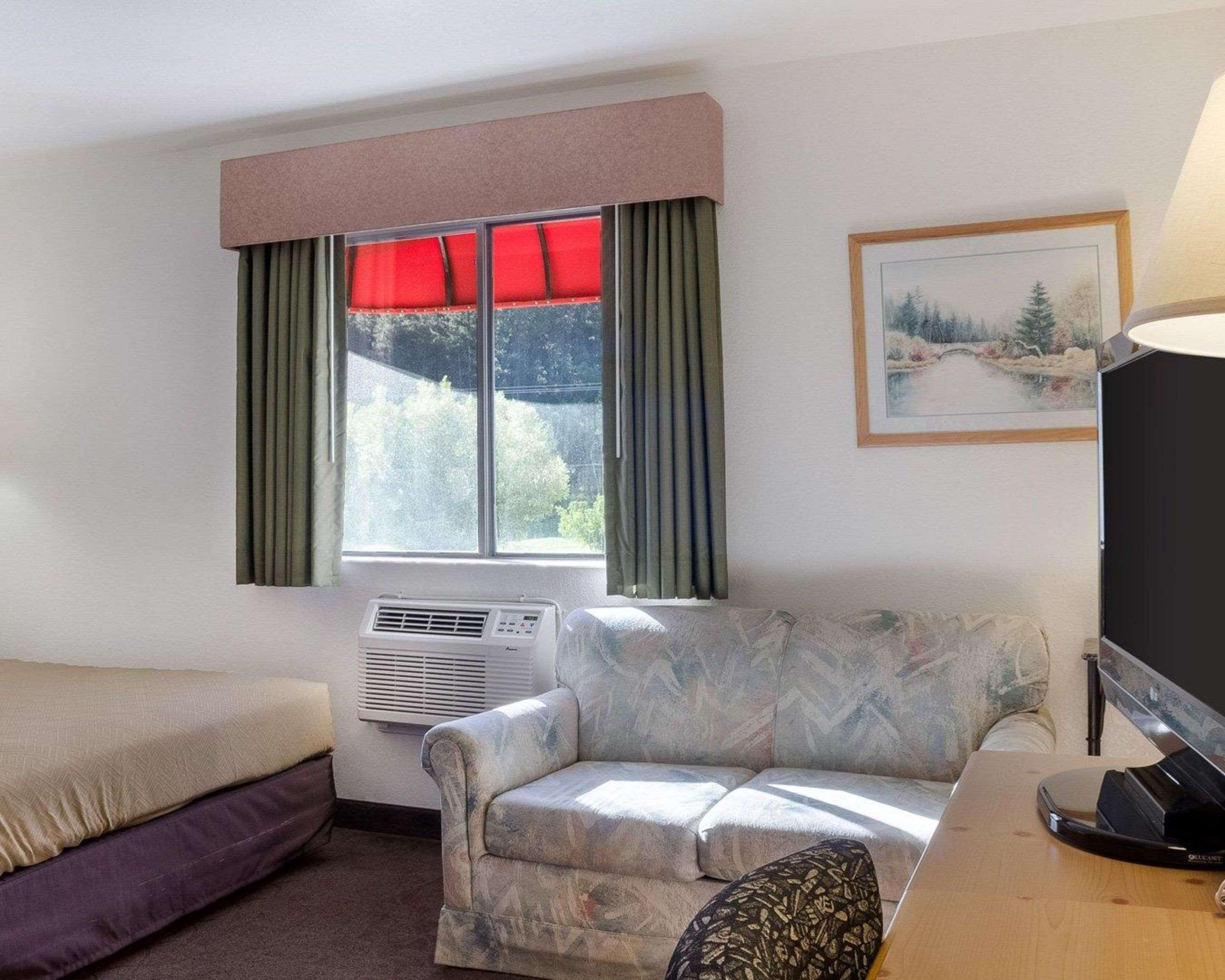 Royal Inn Keystone (ex Econo Lodge Near Mt. Rushmore Memorial) 10/20