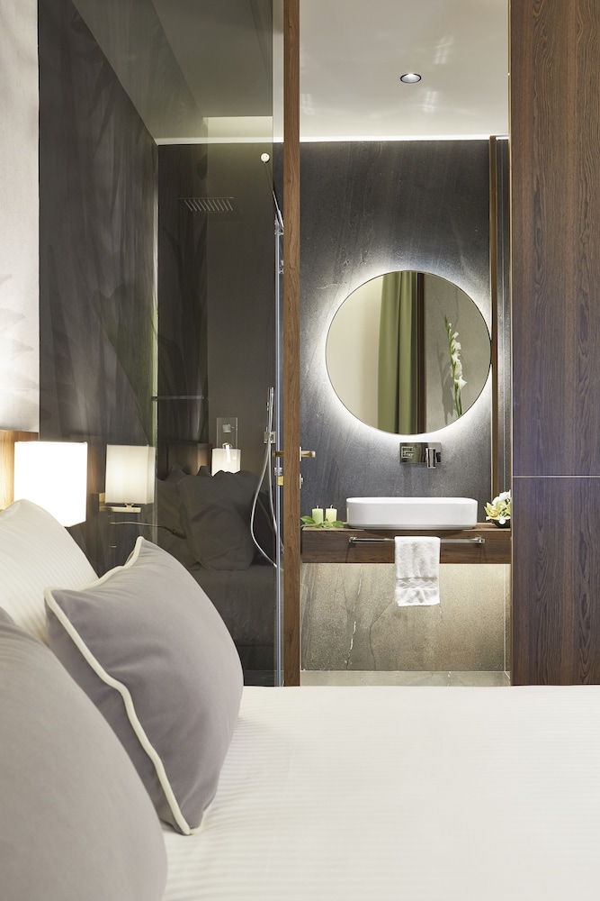 Messori Suites 24/68
