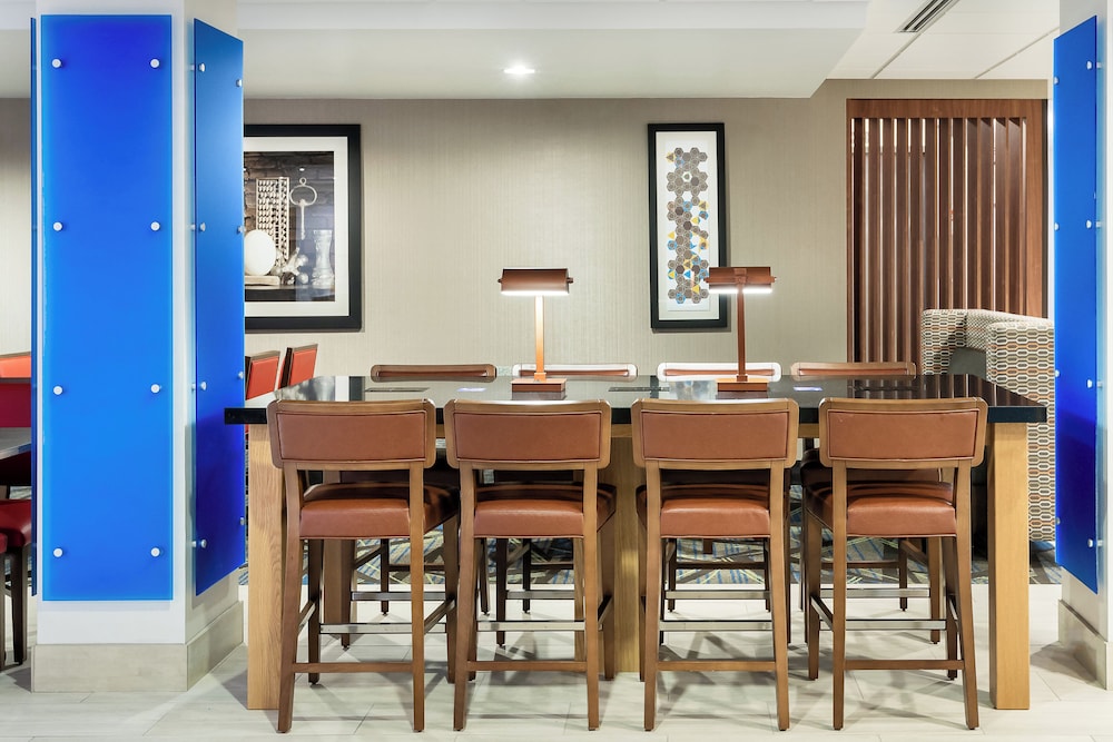 Holiday Inn Express Hotel & Suites Daphne 48/74