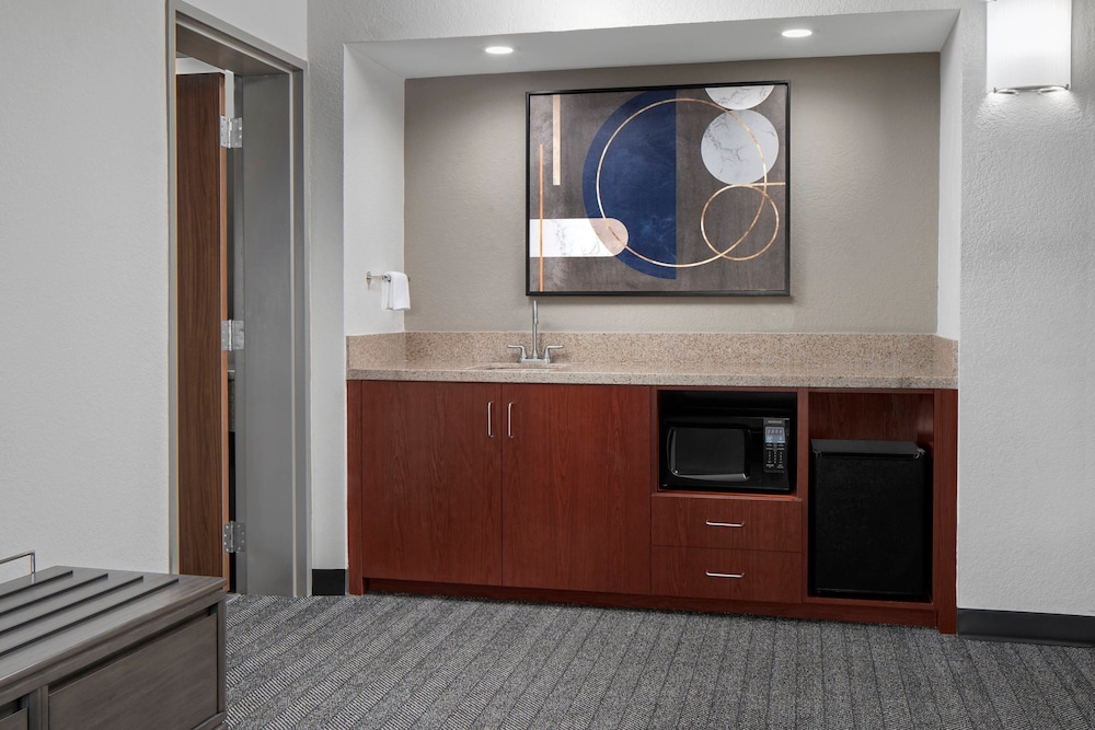Courtyard By Marriott Butler Boulevard 7/43