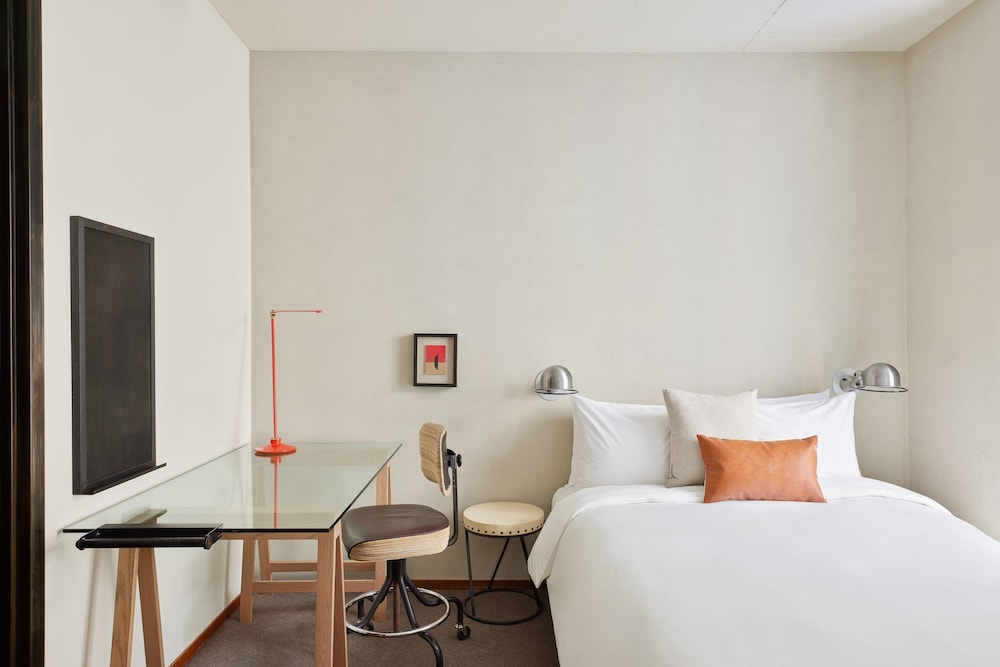 Chambers Hotel 19/70