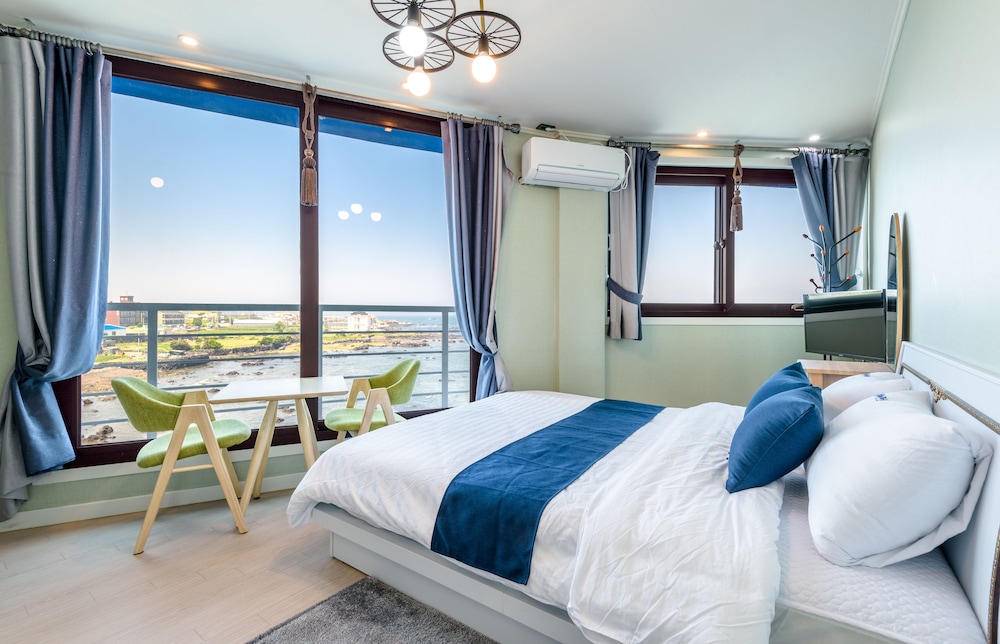On The Sea Pension 33/80
