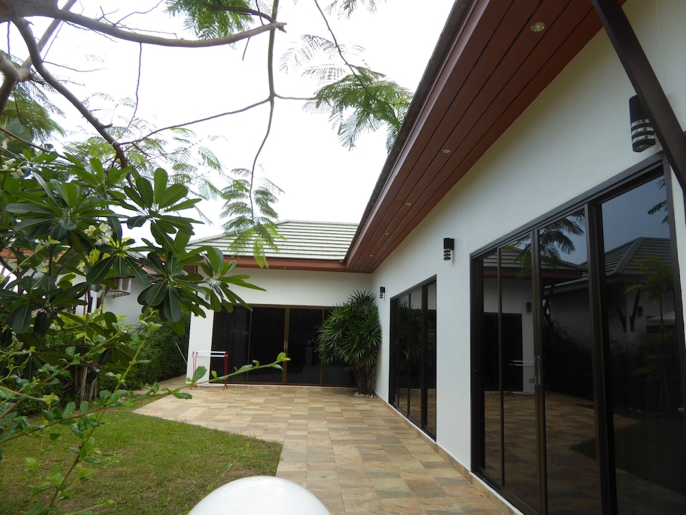 Tropicana Beach Villa At Vip Resort 42/50