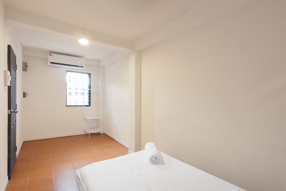 RQ Bangkok Huai Khwang by Collection O 27/61