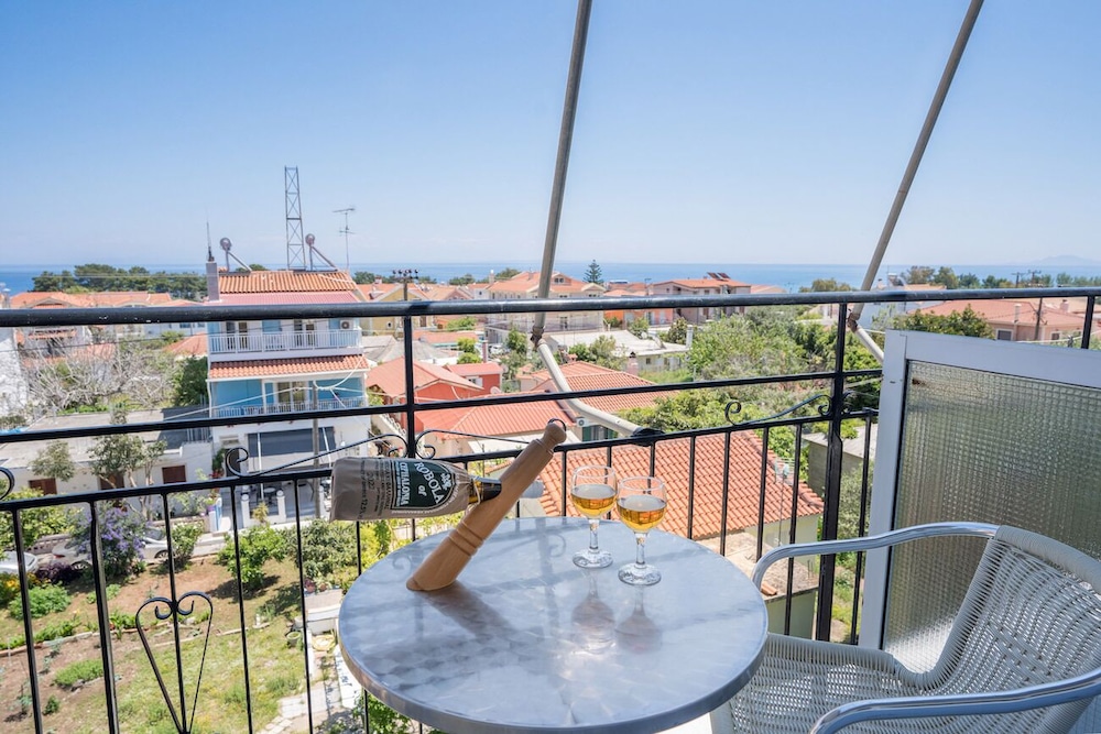 Poseidon Apartments 43/45