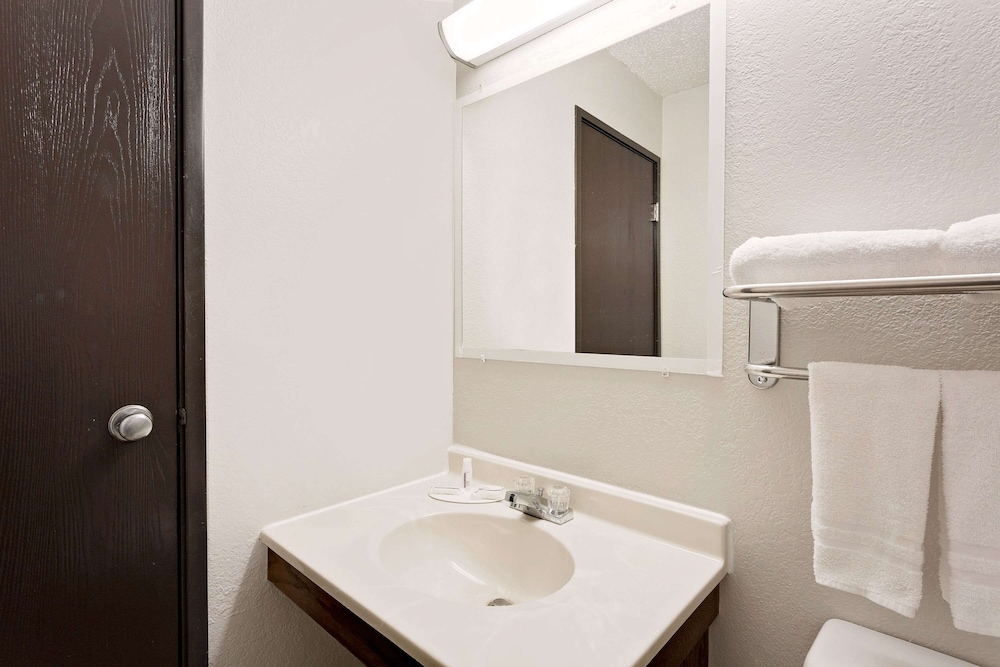 Super 8 by Wyndham Waynesboro 35/36