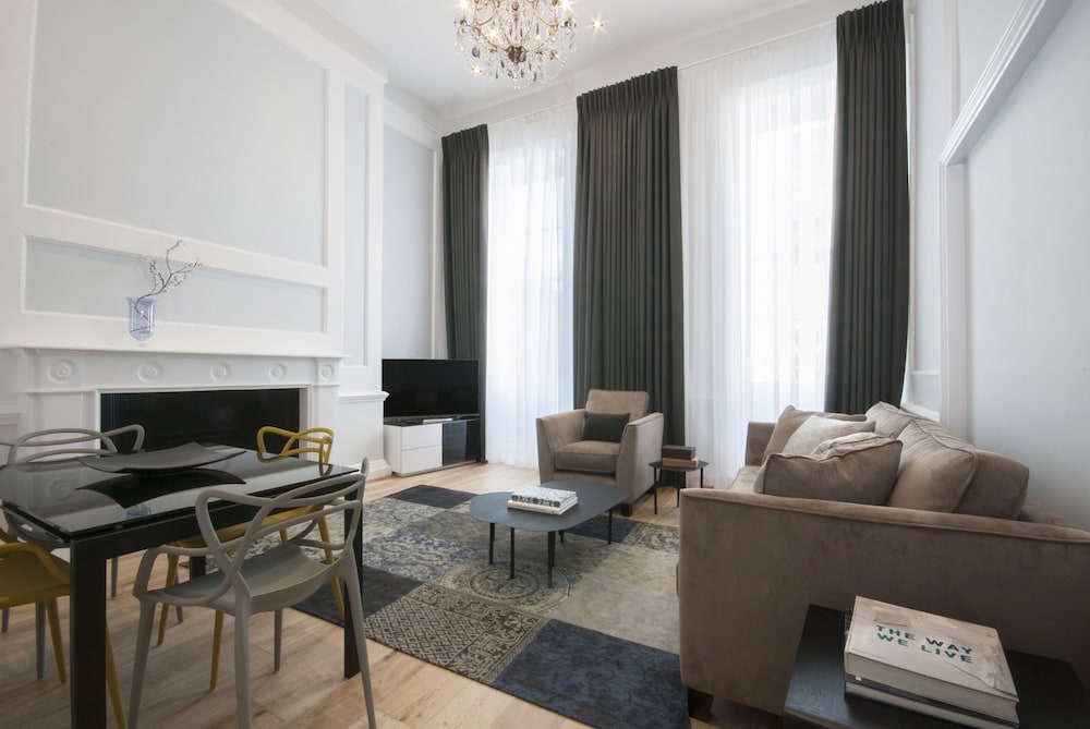 17 Hertford Street 25/42