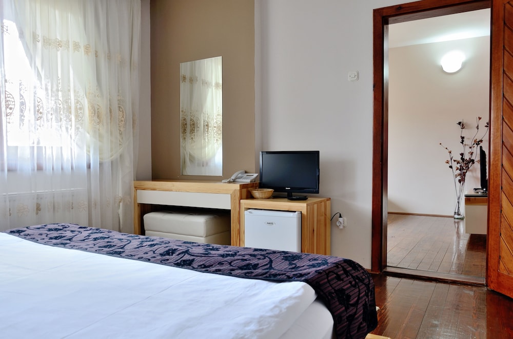 Aurora Resort Spa 12/76